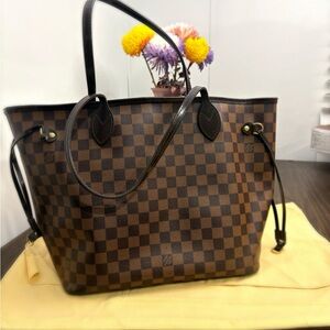 Louis Vuitton Neverfull MM Damier Ebene Removable zipped pouch 
12.2 x 11 x 5.5